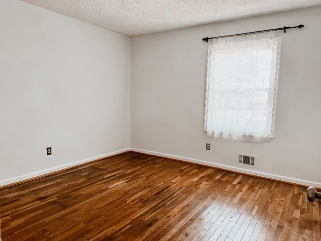 Building Photo - 8317 Kingsgate Rd