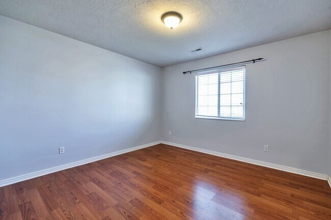 Building Photo - 3 Bed - 2.5 Bath, Beautiful Home in Ogden - Fully Fenced Yard! - Available on June 10th!