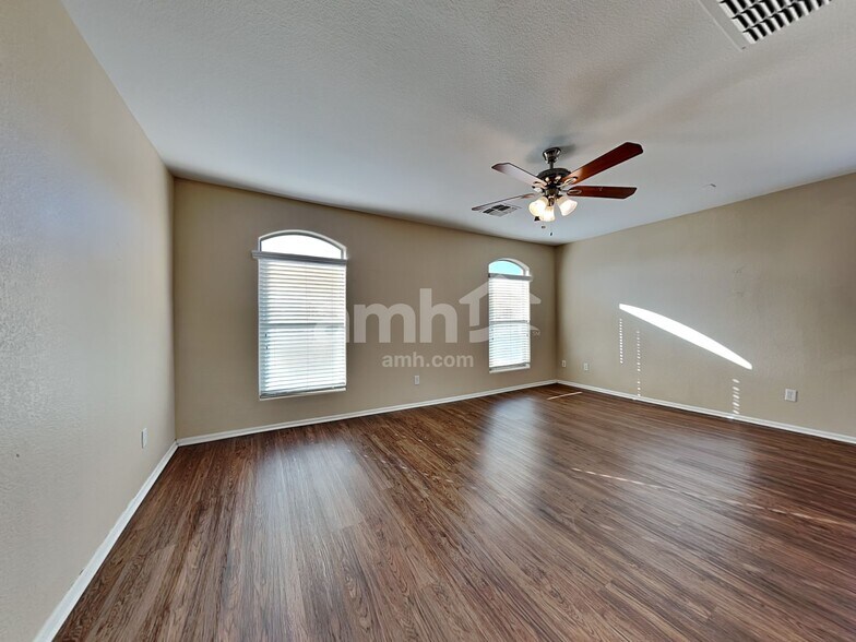 Building Photo - 2871 S 160th Ln