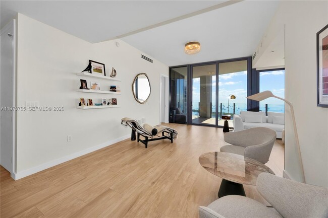 Building Photo - 2831 S Bayshore Dr