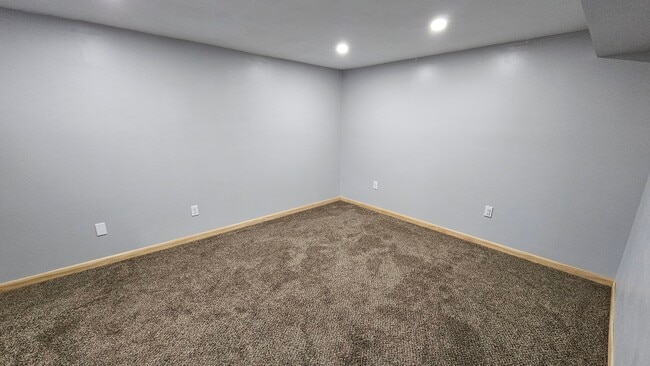 Building Photo - 315 N Pecan St