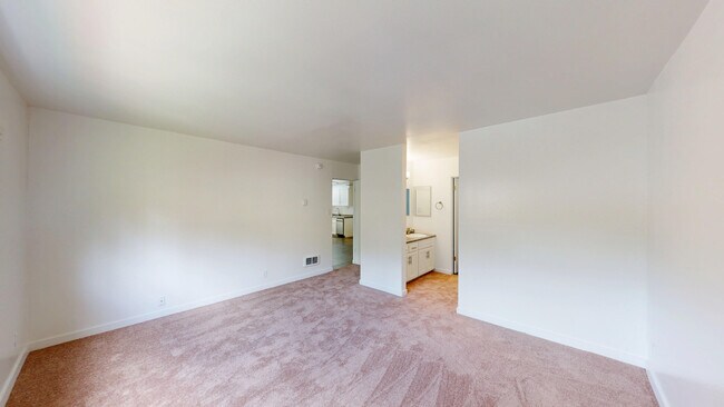 Building Photo - 1821 Lincoln Ave