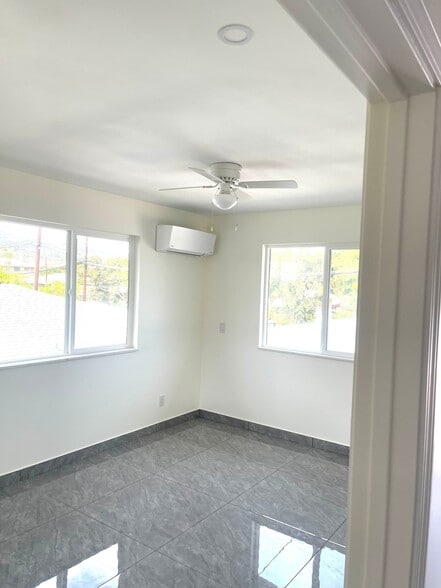 Building Photo - 918 8th Ave