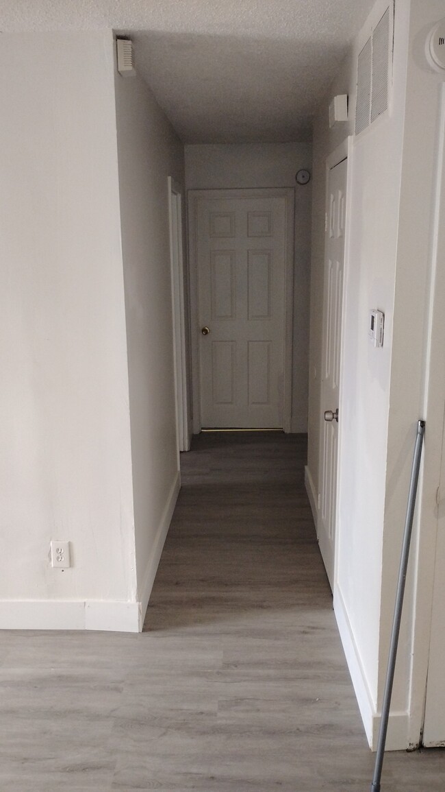 Building Photo - 5732 E 40th Terrace