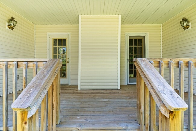 Building Photo - 3 Bedroom, 2 Bathroom Home in Republic Sch...