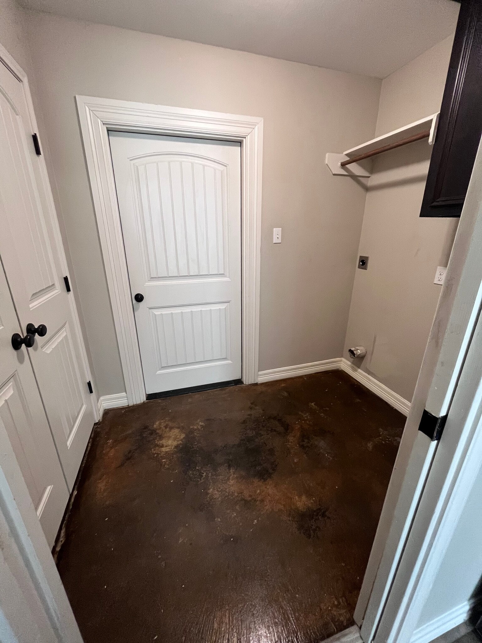 Spacious laundry - 7213 Lake Serenity Dr