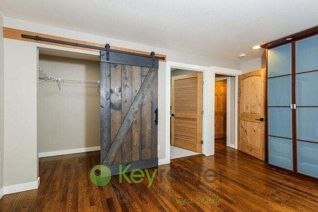 Building Photo - Remodeled Home with Zen Room, Soaking Tubs & Gas Fireplace