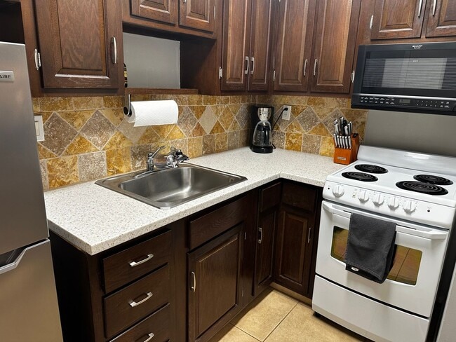 Building Photo - 167 N Collier Blvd