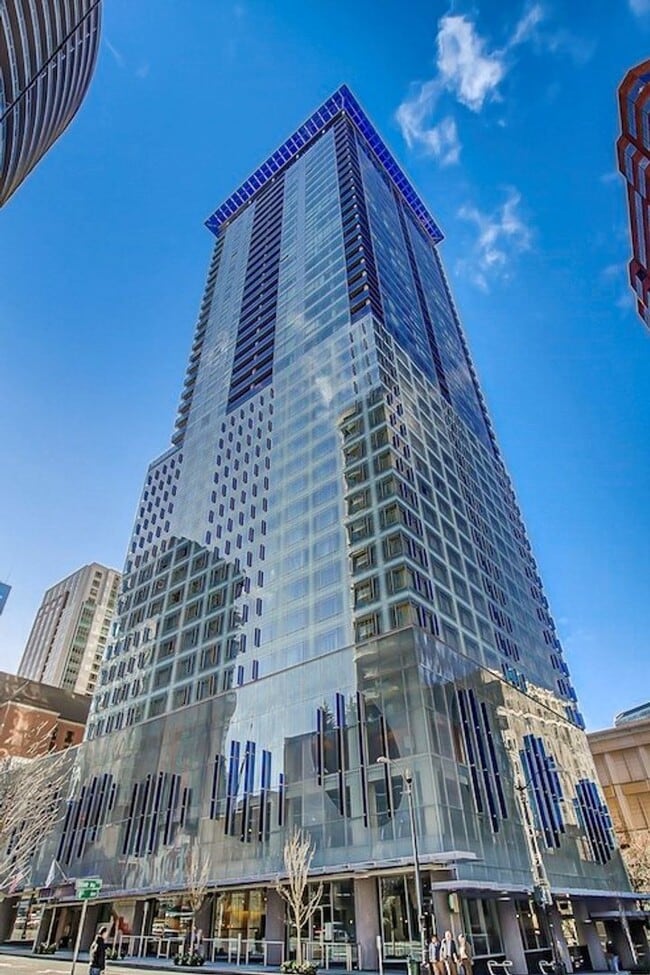 Building Photo - 25th West facing luxury unit located top of Hyatt Hotel!