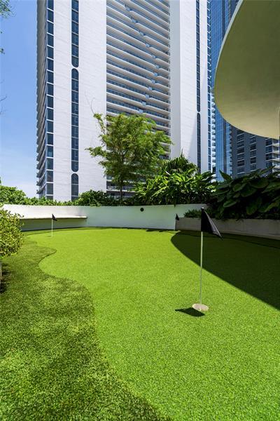 Building Photo - 700 NE 24th St