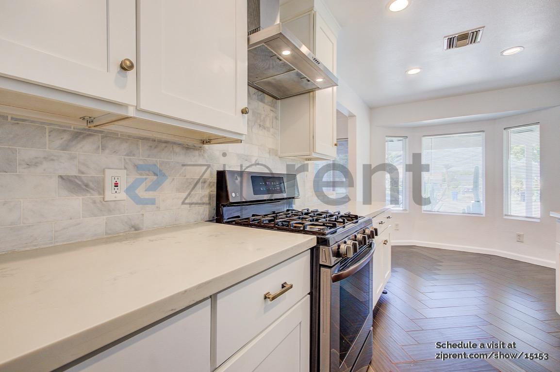 Building Photo - 9116 S Van Ness Ave