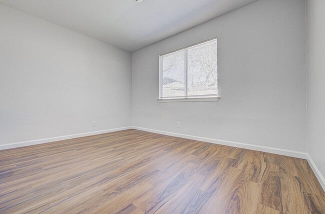 Building Photo - 1306 Bonnie Brae St