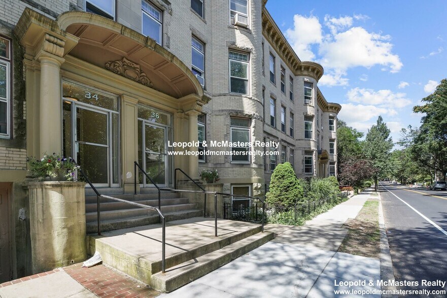 Building Photo - 36 Winchester St