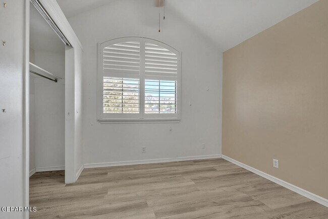 Building Photo - 1049 Desierto Luna St