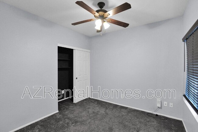 Building Photo - 39 E La Vieve Ln