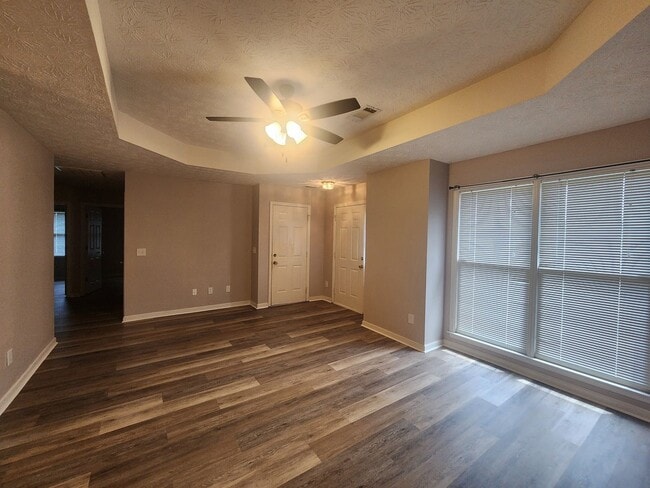 Building Photo - 6523 Fairfax Way