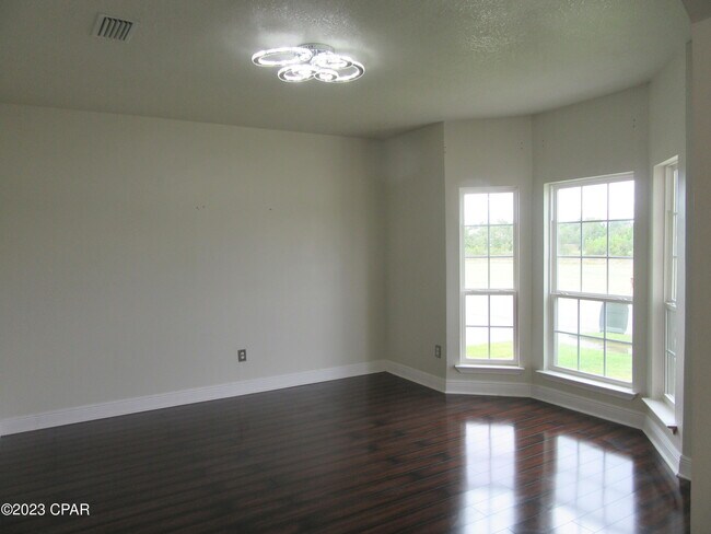 Building Photo - 105 N Shoreview Dr.