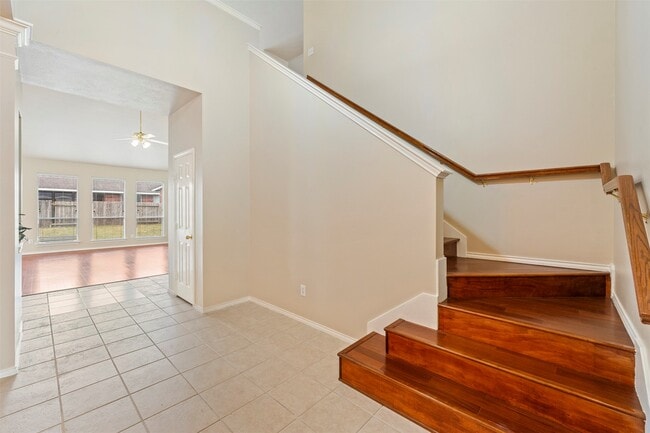 Building Photo - 7218 Broadelm Dr