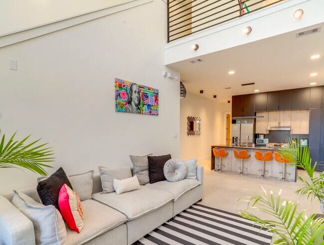 Primary Photo - 2205 Staples St