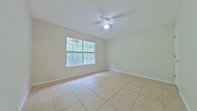 Building Photo - 143 Steeplechase Dr
