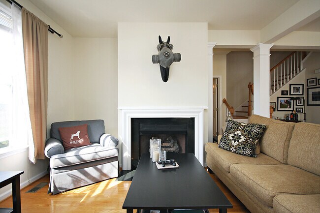 Building Photo - Pet Friendly Mill Creek Village Townhome