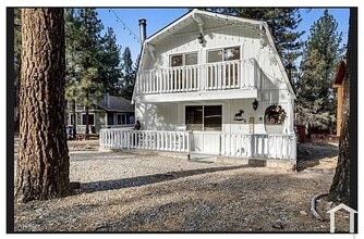 Building Photo - 2017 Manzanita Ln
