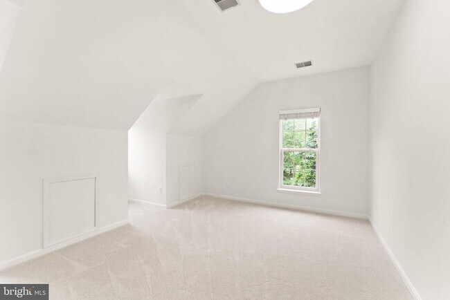 Building Photo - 43205 Cardston Pl