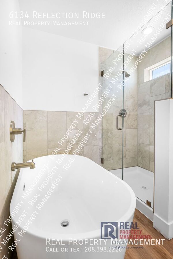 Building Photo - NEW BUILD - 5 bedroom 3.5 House