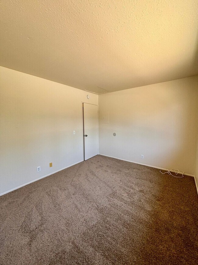 Building Photo - 1466 Granite Hills Dr