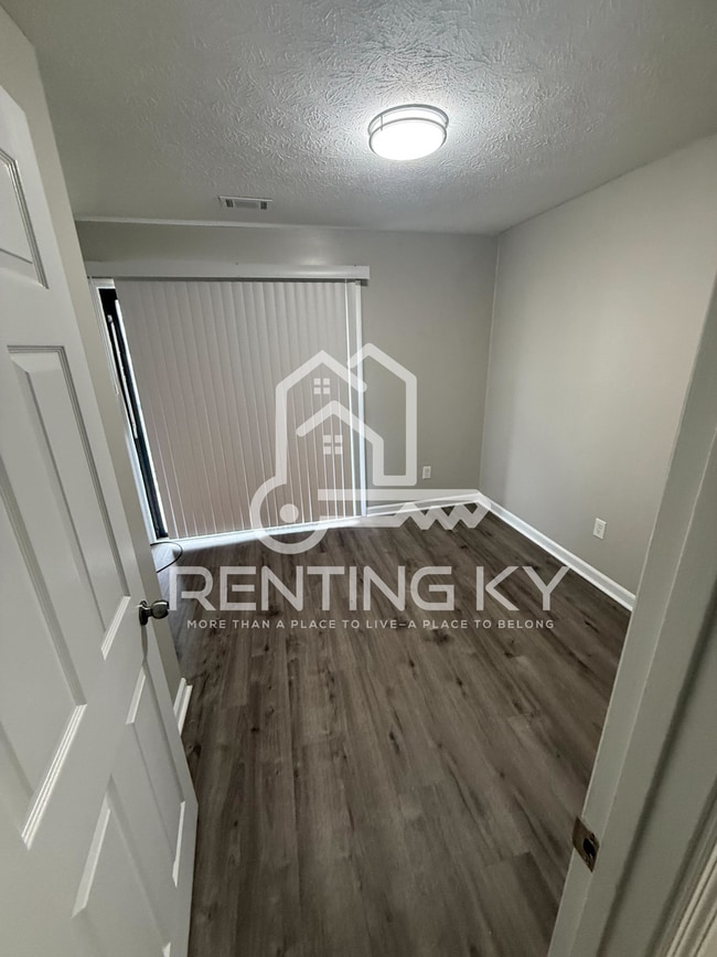 Building Photo - 117-119 Lakeview Drive