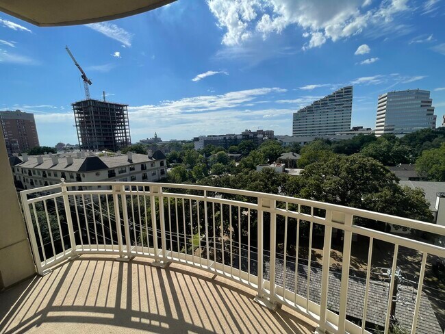 Building Photo - 3225 Turtle Creek Blvd Blvd
