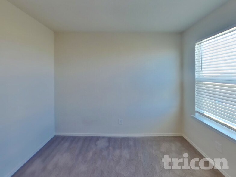 Building Photo - 13215 Winemaker Dr