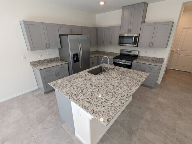 Building Photo - 10947 Cheshire Wds Ave