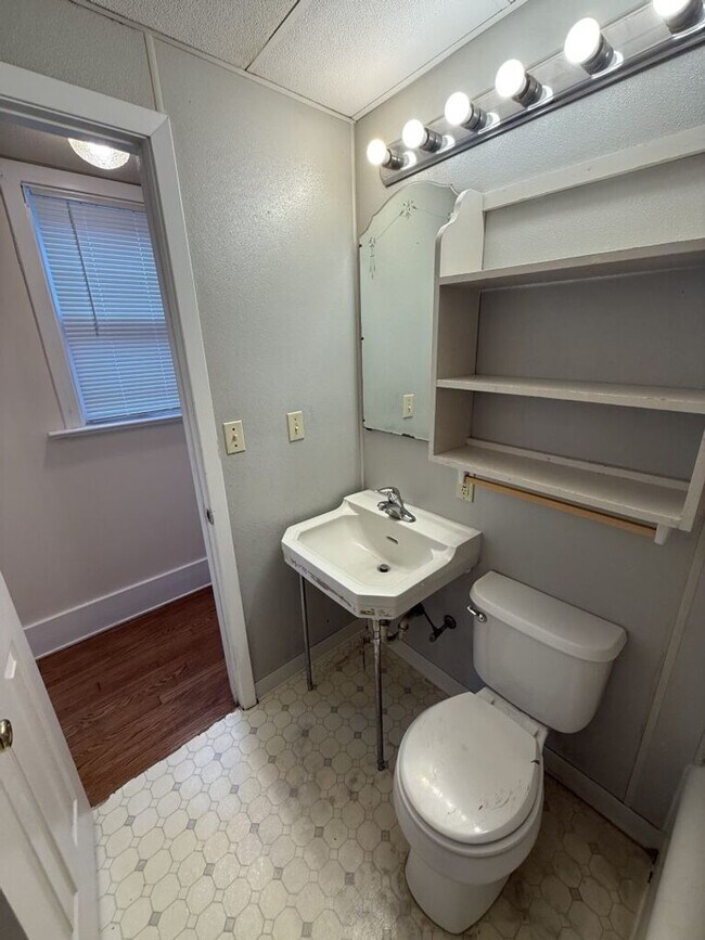 Building Photo - 1544 D St