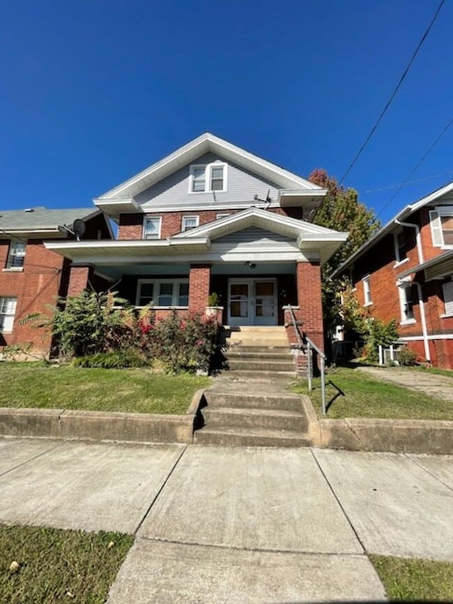 Primary Photo - 303 Park Ave