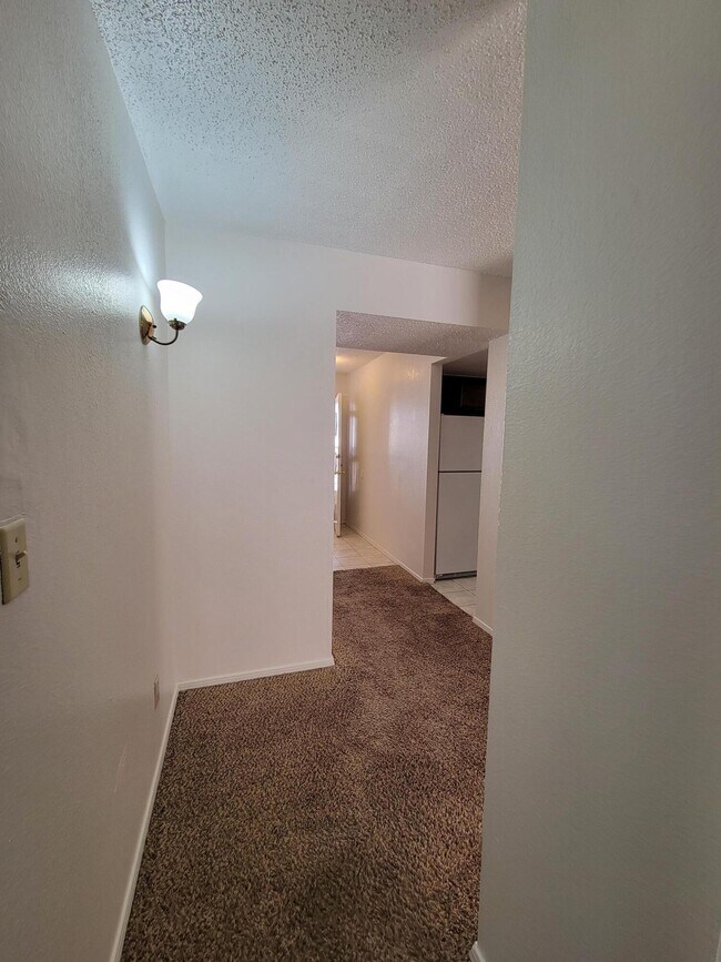 Building Photo - 7716 Iroquois Dr