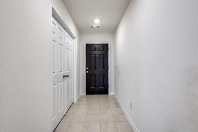 Building Photo - 749 Windsor Dr