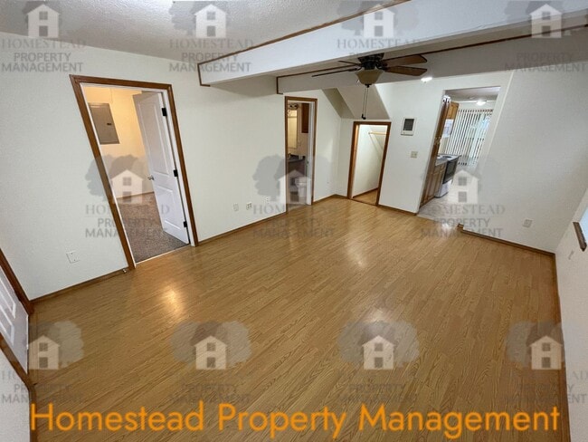 Building Photo - Explore the potential of this beautiful home!