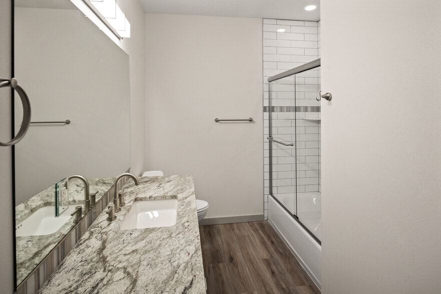 Master Bath - 1008 E Mullan Ave