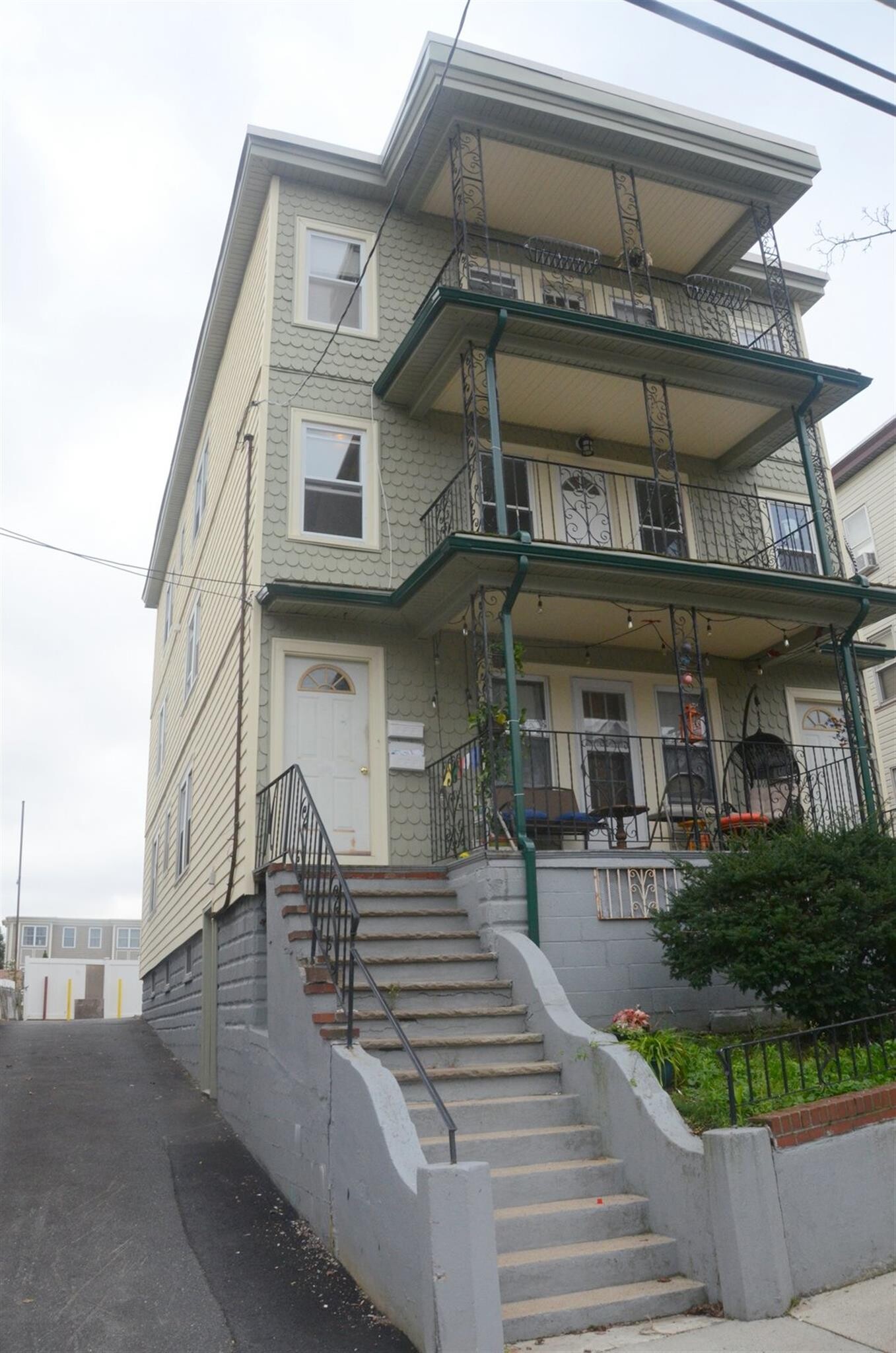 Building Photo - 37 Edgar Ave