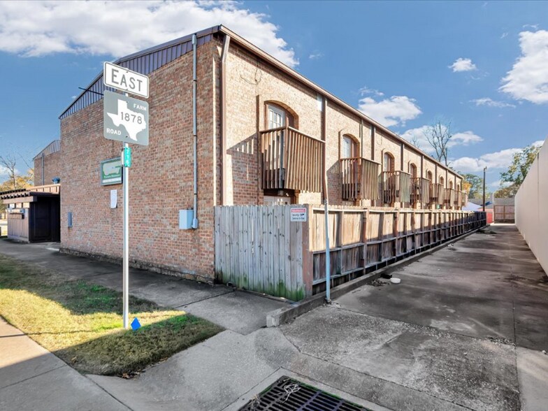 Building Photo - 208 E Starr Ave