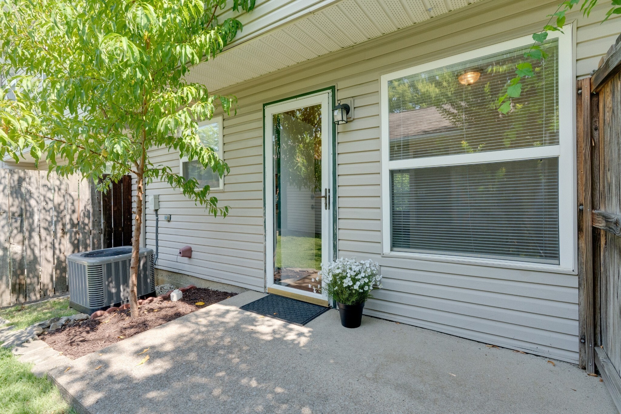 Building Photo - 104 Waterview Dr