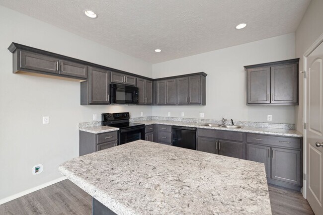 Building Photo - Republic Duplex for rent- with fence!