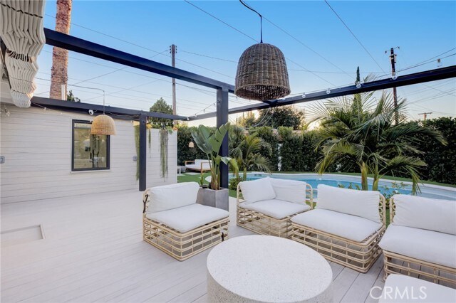 Building Photo - 8161 Encino Ave