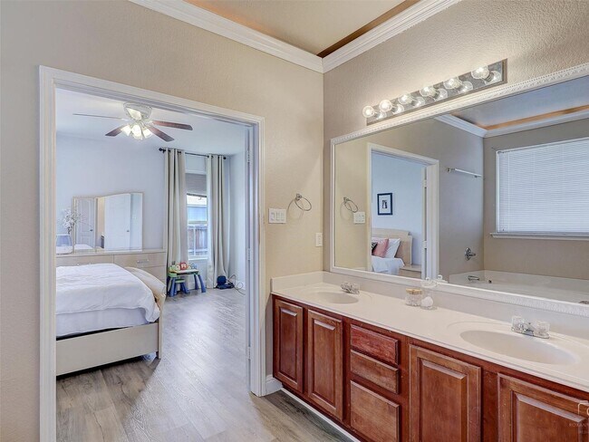 Building Photo - Charming Updated Home – 3BR, 2.5BA with Fi...