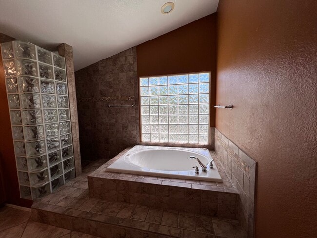 Building Photo - Summerlin 5 Bedroom with a Swimming Pool