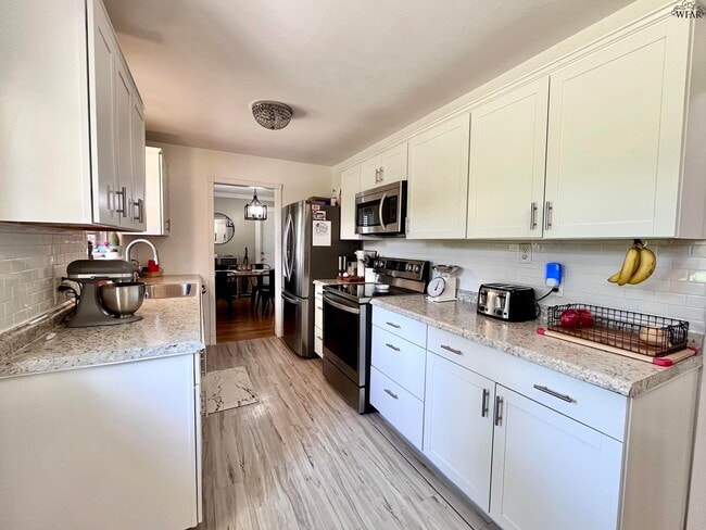 Building Photo - 4722 Florist St