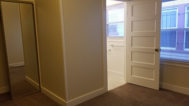 Building Photo - Cute 1 bedroom in Downtown Sacramento!!