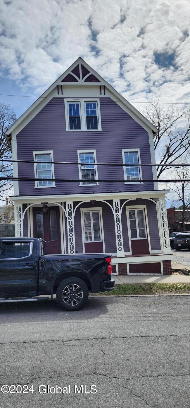 Building Photo - 74 Caroline St