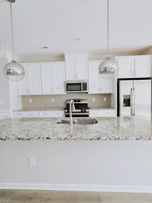 Building Photo - 939 Haybeck Ln